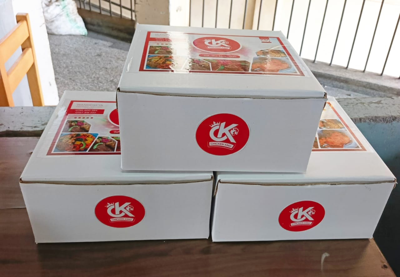Family sharing box with chicken, chips and sodas